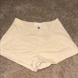 MABLE Women's Pleated High Waist Ivory Shorts. B5